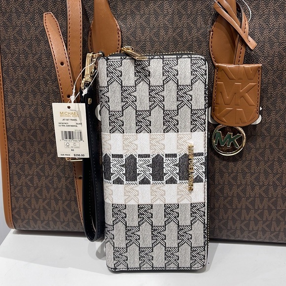 MICHAEL KORS Leather Continental Phone Holder Wristlet Wallet 
Black 
NWT - Picture 3 of 16